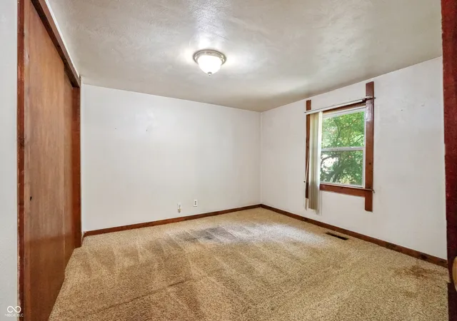 Photo 3 of Sale Pending at 305 E Walnut St, Frankton, IN 46044 | MLS# 22119514 | Listing updated on 2026-08-27