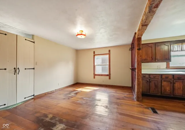 Photo 4 of Sale Pending at 305 E Walnut St, Frankton, IN 46044 | MLS# 22119514 | Listing updated on 2026-08-27