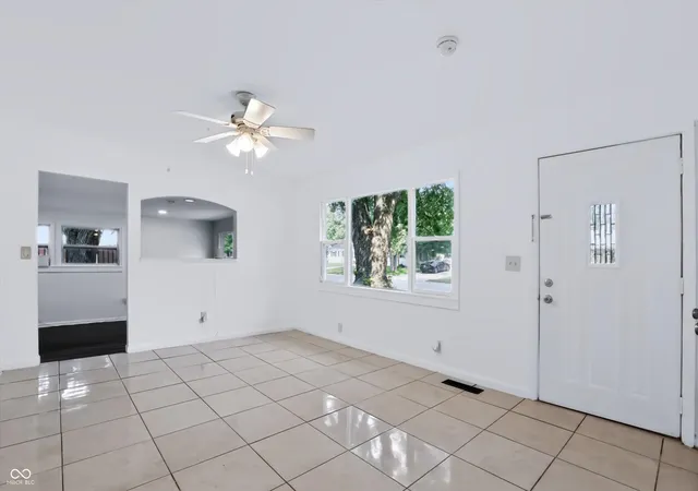 4th image of 4001 Kalmar Dr, Indianapolis, IN 46222 | MLS# 22119521