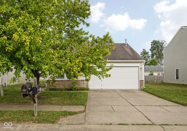 2nd image of 1845 Blue Pine Ln, Indianapolis, IN 46231 | MLS# 22119523