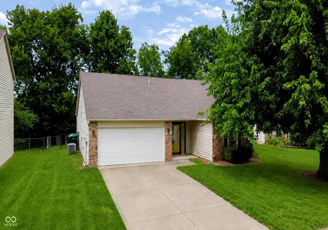 2nd image of 4846 Oakleigh Pkwy, Greenwood, IN 46143 | MLS# 22119525