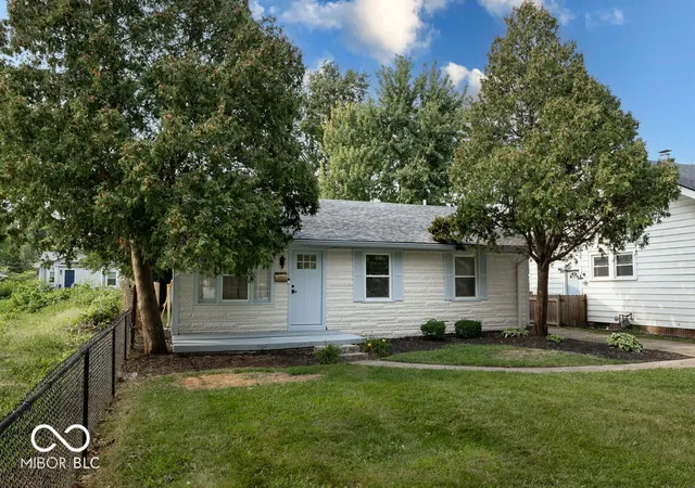 2nd image of 419 Berkley Rd, Indianapolis, IN 46208 | MLS# 22119534