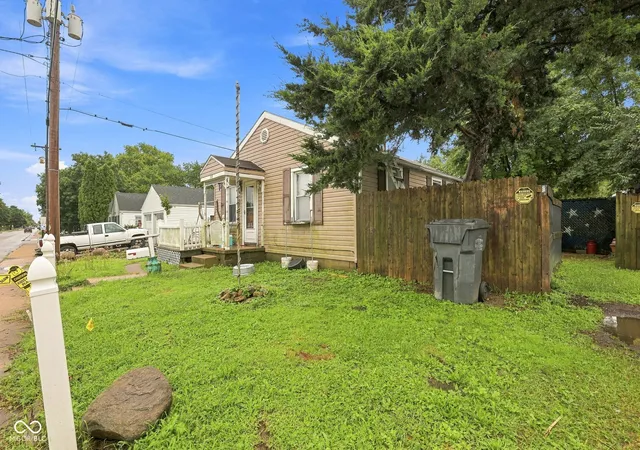 Photo 3 of Single family home for sale at 515 W 29th Street, Anderson, IN 46016 | MLS# 22119542 | Listing updated on 2026-08-16