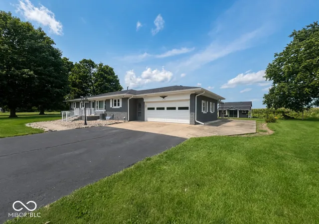 2nd image of 310 Murnan Ln, Fairland, IN 46126 | MLS# 22119543