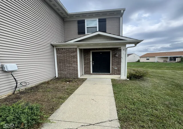 2nd image of 2003 Falcon Ct, Franklin, IN 46131 | MLS# 22119552