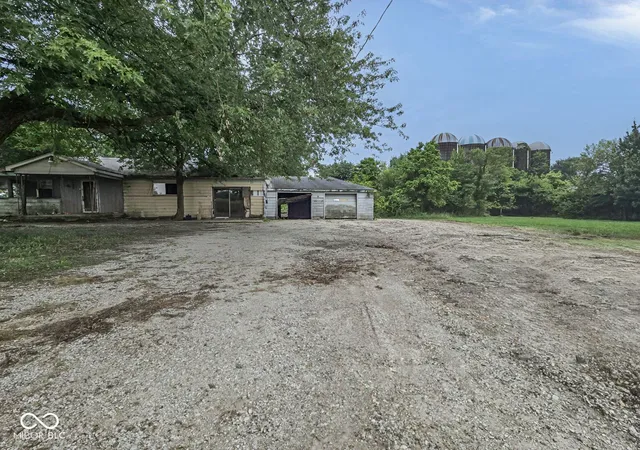 Photo 2 of Sale Pending at 2847 W County Rd 700 N, Brazil, IN 47834 | MLS# 22119557 | Listing updated on 2026-08-28