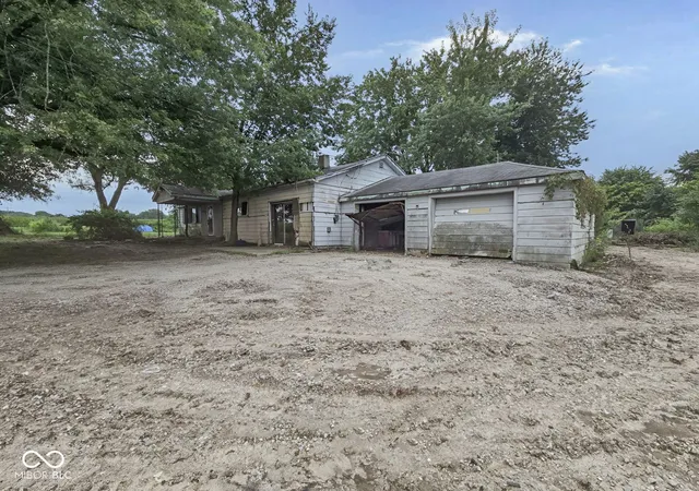 Photo 3 of Sale Pending at 2847 W County Rd 700 N, Brazil, IN 47834 | MLS# 22119557 | Listing updated on 2026-08-28