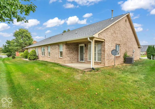 Photo 2 of Condo for sale at 340 Lakewood Ct, Avon, IN 46123 | MLS# 22119569 | Listing updated on 2026-10-22