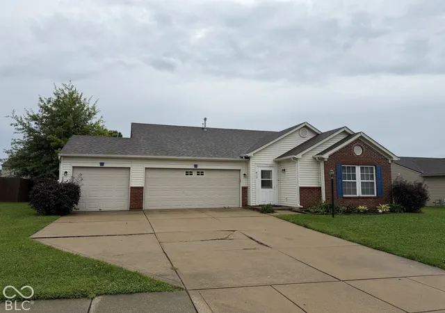 Photo 1 of Single family home for sale at 613 Brookline Dr, Danville, IN 46122 | MLS# 22119581 | Listing updated on 2026-10-01