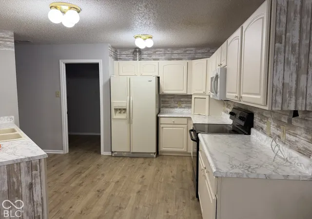 Photo 4 of Single family home for sale at 613 Brookline Dr, Danville, IN 46122 | MLS# 22119581 | Listing updated on 2026-10-01
