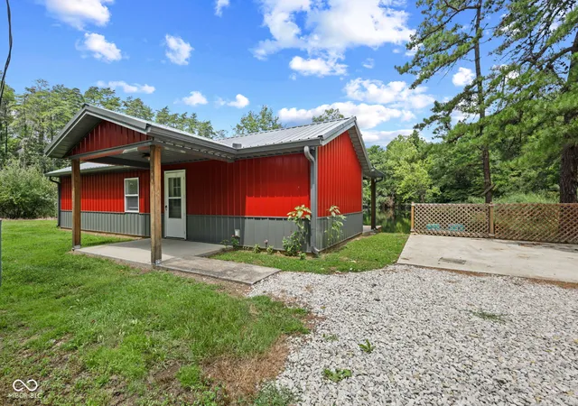 Photo 2 of Single family home for sale at 6100 E County Rd 550 N, Shelburn, IN 47879 | MLS# 22119607 | Listing updated on 2026-08-13