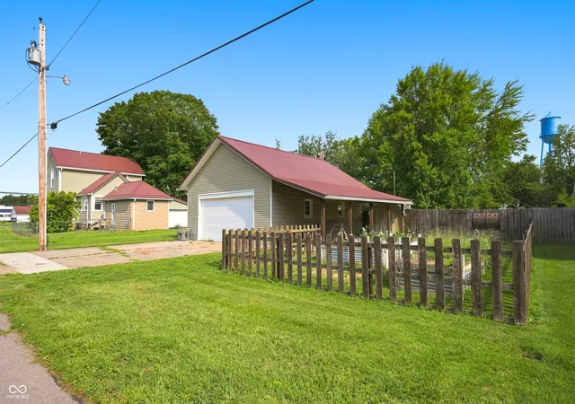 4th image of 208 S Sycamore St, Gaston, IN 47342 | MLS# 22119608