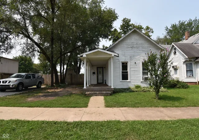 1st image of 1432 Sycamore St, Columbus, IN 47201 | MLS# 22119631