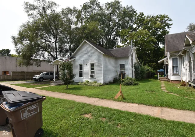 2nd image of 1432 Sycamore St, Columbus, IN 47201 | MLS# 22119631