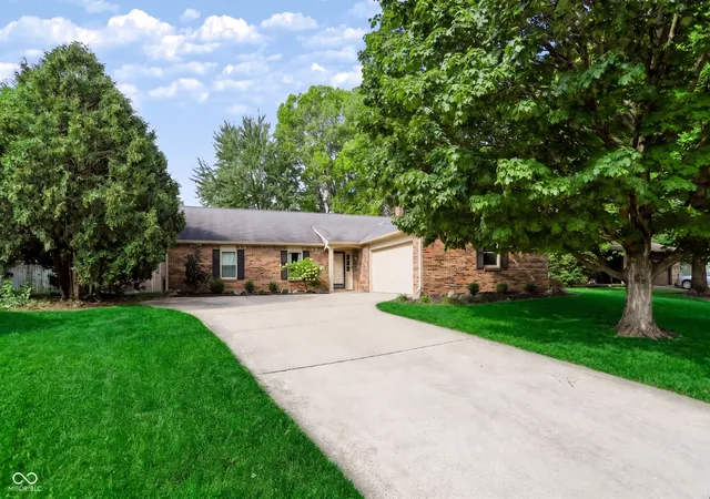 Photo 2 of Sale Pending at 515 Colbarn Ct, Fishers, IN 46038 | MLS# 22119636 | Listing updated on 2026-10-05