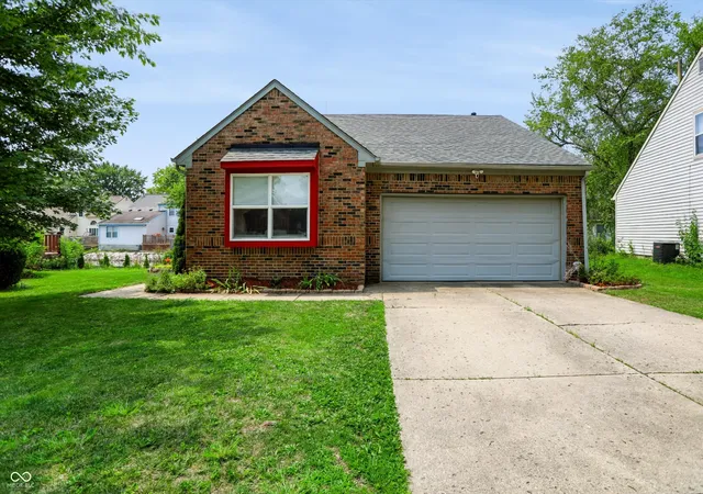 1st image of 7854 Park North Cir, Indianapolis, IN 46260 | MLS# 22119638