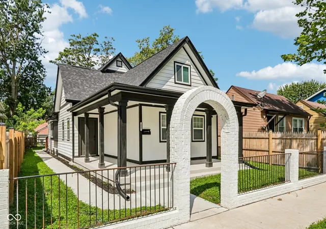 Photo 3 of Single family home for sale at 222 N Tacoma Ave, Indianapolis, IN 46201 | MLS# 22119719 | Listing updated on 2026-09-26