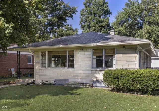 1st image of 1916 Keller Ave, Columbus, IN 47201 | MLS# 22119720