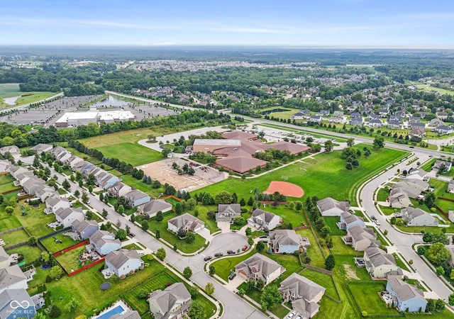 5th image of 12843 Glastonbury Ct, Fishers, IN 46037 | MLS# 22119739