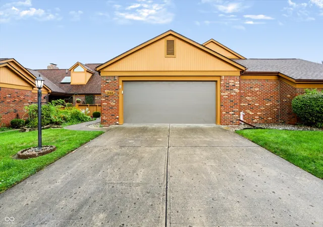 2nd image of 1922 Saint James Pl, Anderson, IN 46012 | MLS# 22119757