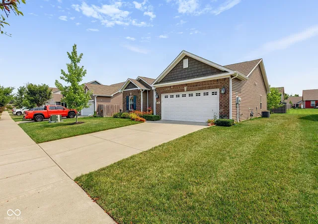 2nd image of 257 Longleaf Ln, Greenfield, IN 46140 | MLS# 22119763