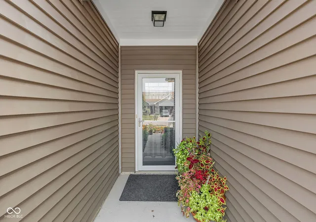 Photo 3 of Sale Pending at 257 Longleaf Ln, Greenfield, IN 46140 | MLS# 22119763 | Listing updated on 2026-09-30