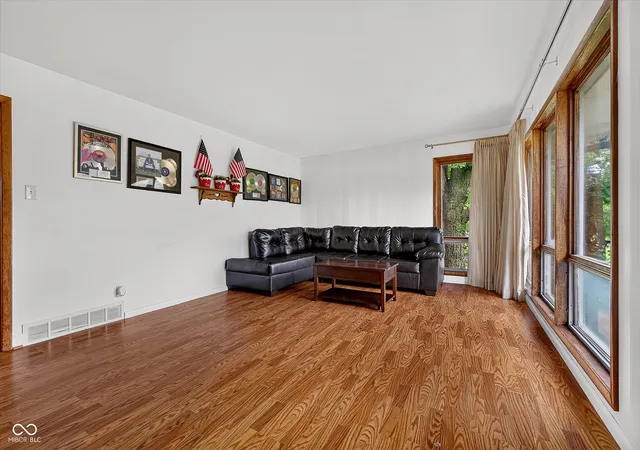 5th image of 289 W County Line, Greenwood, IN 46142 | MLS# 22119769