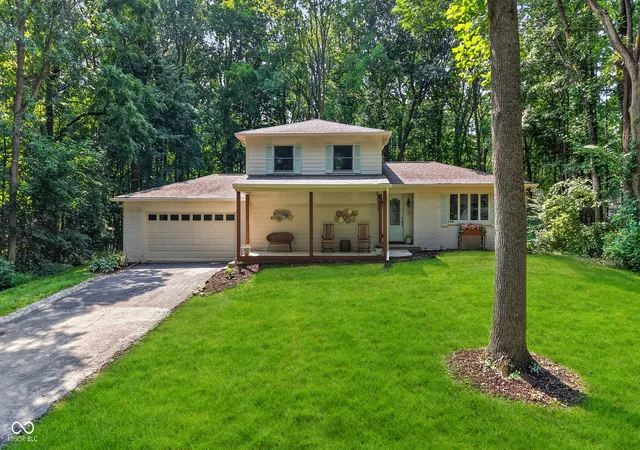 Photo 1 of Single family home for sale at 226 Saddlebrook Dr, Zionsville, IN 46077 | MLS# 22119780 | Listing updated on 2026-09-21