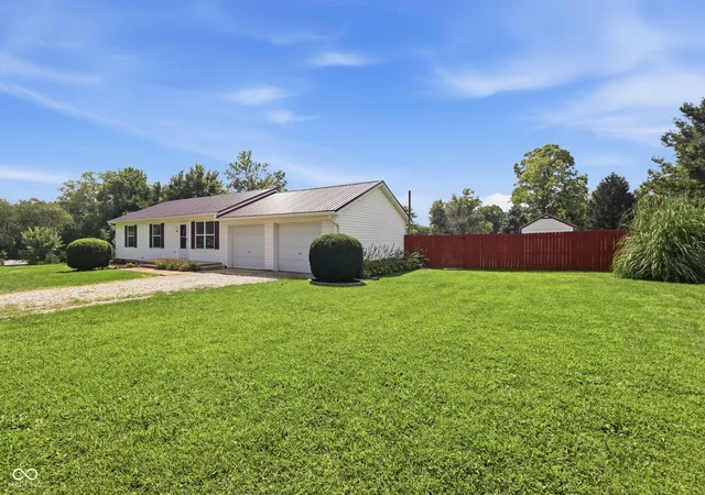 2nd image of 118 S Jackson St, Waveland, IN 47989 | MLS# 22119790