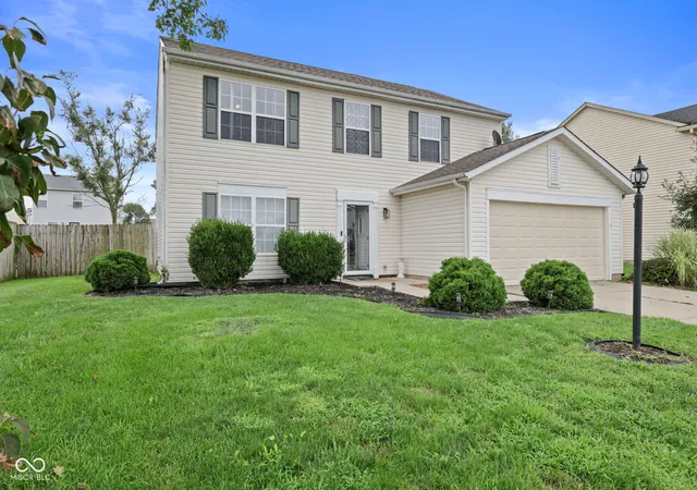 2nd image of 1333 Harrison Dr, Greenwood, IN 46143 | MLS# 22119798