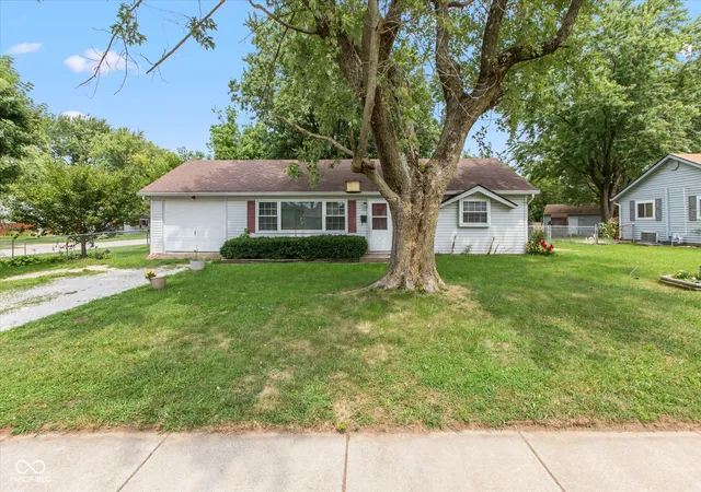 1st image of 633 Gooseberry Ln, Greenwood, IN 46143 | MLS# 22119803