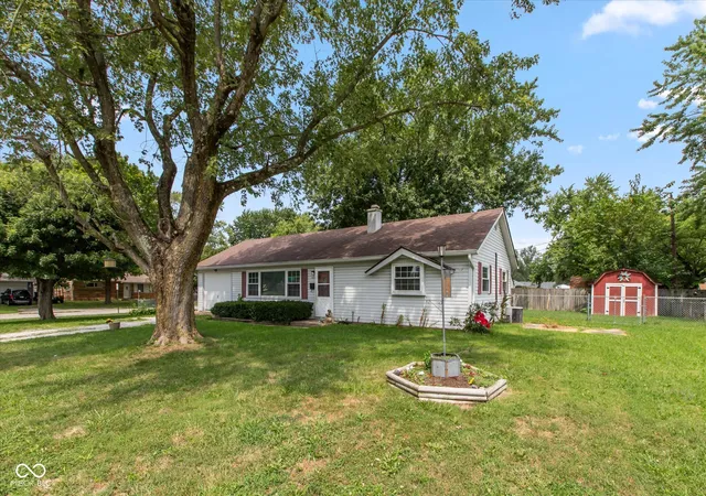 2nd image of 633 Gooseberry Ln, Greenwood, IN 46143 | MLS# 22119803