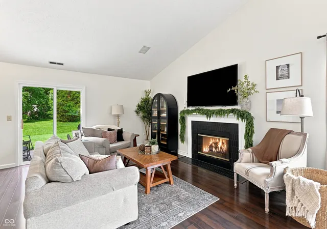 3rd image of 2190 Meadow Glen Blvd, Franklin, IN 46131 | MLS# 22119816