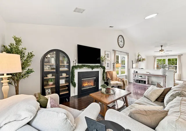 4th image of 2190 Meadow Glen Blvd, Franklin, IN 46131 | MLS# 22119816