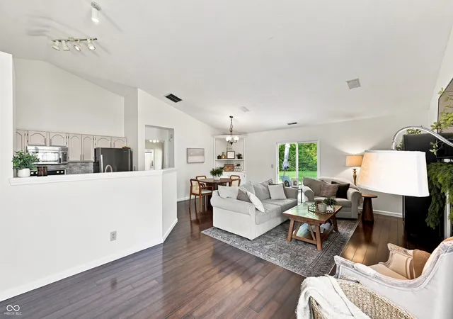 5th image of 2190 Meadow Glen Blvd, Franklin, IN 46131 | MLS# 22119816