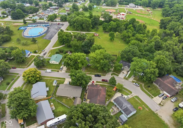 Photo 2 of Single family home for sale at 609 Airedale Dr, Hartford City, IN 47348 | MLS# 22119854 | Listing updated on 2026-09-22