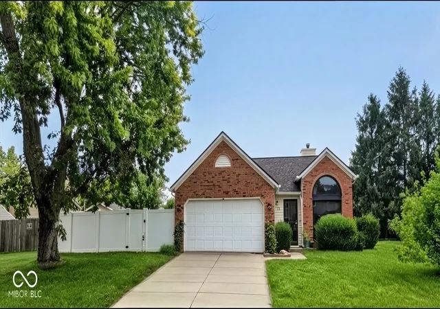 1st image of 272 Suncrest Dr, Greenwood, IN 46143 | MLS# 22119861