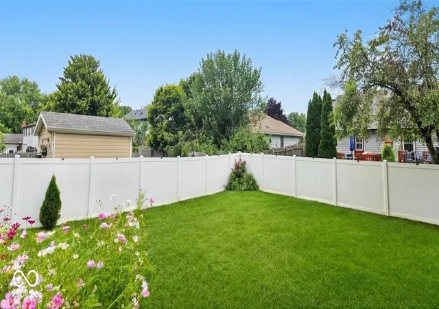2nd image of 272 Suncrest Dr, Greenwood, IN 46143 | MLS# 22119861