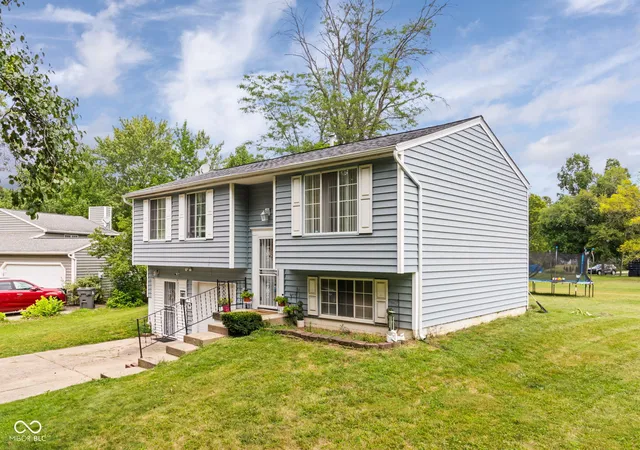 2nd image of 9007 Squire Ct, Indianapolis, IN 46250 | MLS# 22119862