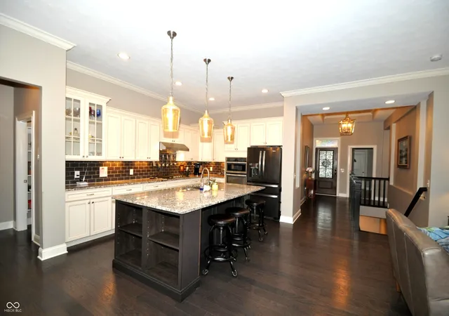 2nd image of 11509 Golden Willow Ct, Zionsville, IN 46077 | MLS# 22119870
