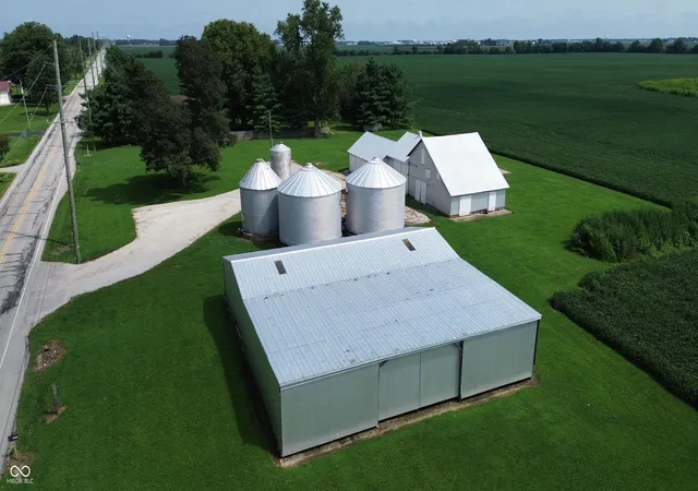 Photo 3 of House for sale at 2891 S County Rd 450 W, Frankfort, IN 46041 | MLS# 22119878 | Listing updated on 2026-09-29