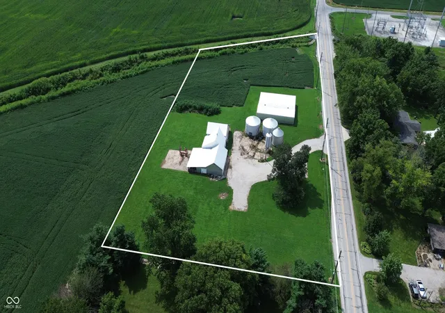 Photo 3 of House for sale at 2725 S County Rd 450 W, Frankfort, IN 46041 | MLS# 22119889 | Listing updated on 2026-09-30