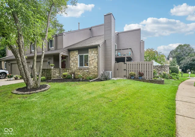 2nd image of 581 Conner Creek Dr, Fishers, IN 46038 | MLS# 22119905