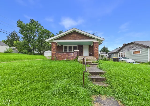 1st image of 915 Arrow Dr, Anderson, IN 46016 | MLS# 22119923
