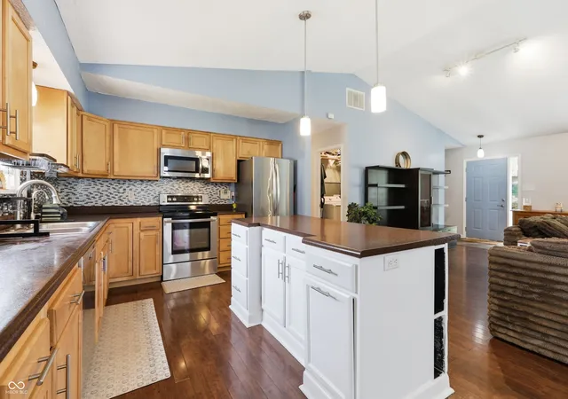 5th image of 11715 Rush Dr, Fishers, IN 46038 | MLS# 22119930