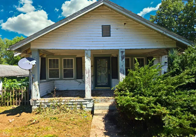 1st image of 8 Dixie Dr, Anderson, IN 46016 | MLS# 22119944