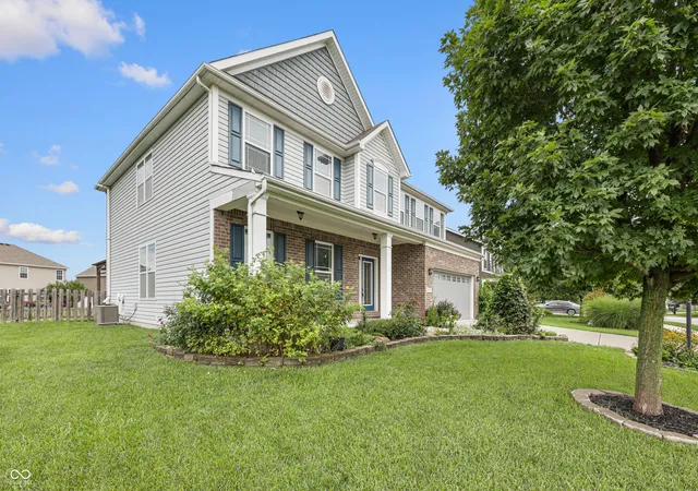 Photo 3 of Single family home for sale at 1628 Ballyganner Dr, Avon, IN 46123 | MLS# 22119946 | Listing updated on 2026-08-20