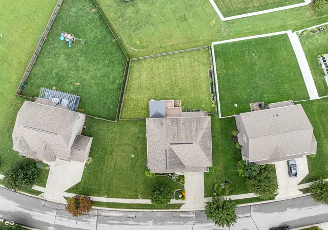 Photo 4 of Single family home for sale at 1628 Ballyganner Dr, Avon, IN 46123 | MLS# 22119946 | Listing updated on 2026-08-20