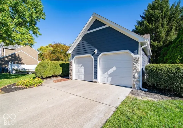 Photo 3 of Single family home for sale at 9119 Hardwood Ct, Indianapolis, IN 46250 | MLS# 22119961 | Listing updated on 2026-10-07