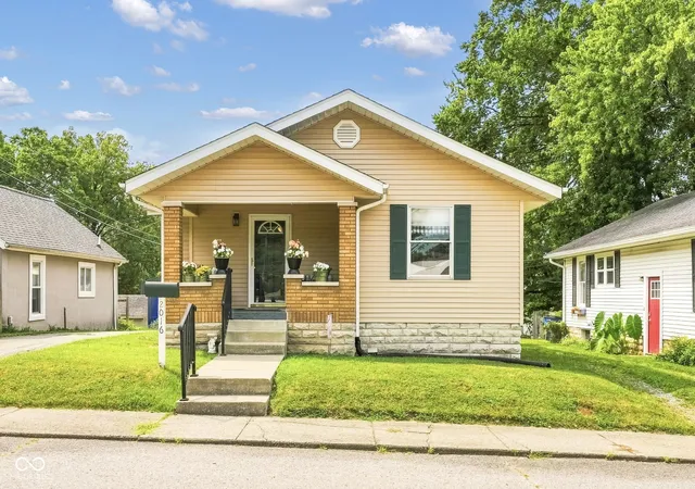1st image of 2016 7th, Bedford, IN 47421 | MLS# 22119965